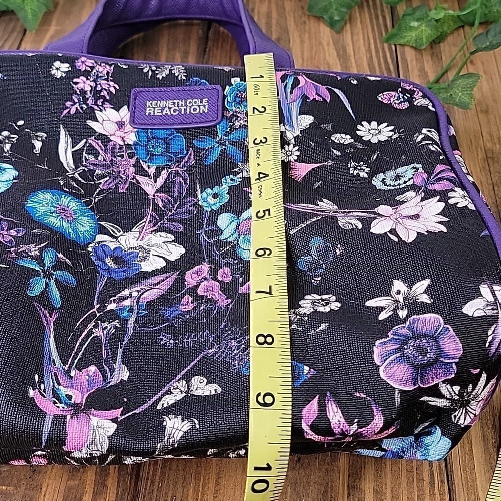 Kenneth Cole. Reaction. Travel Bag. Floral. EUC - Picture 10 of 10